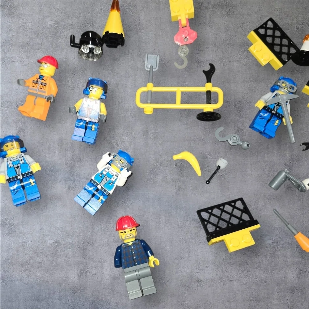 Misc. Mini Figurines Lego Miners And Accessories